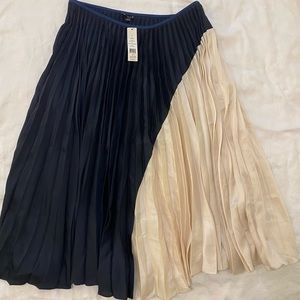 Theory Skirt NWT Zeyn WC Light Navy/Muslin Size L